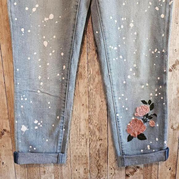 Women's SOHO New York and C Cropped Boyfriend Jeans Size 2 Blue with Pink Roses - Picture 3 of 11
